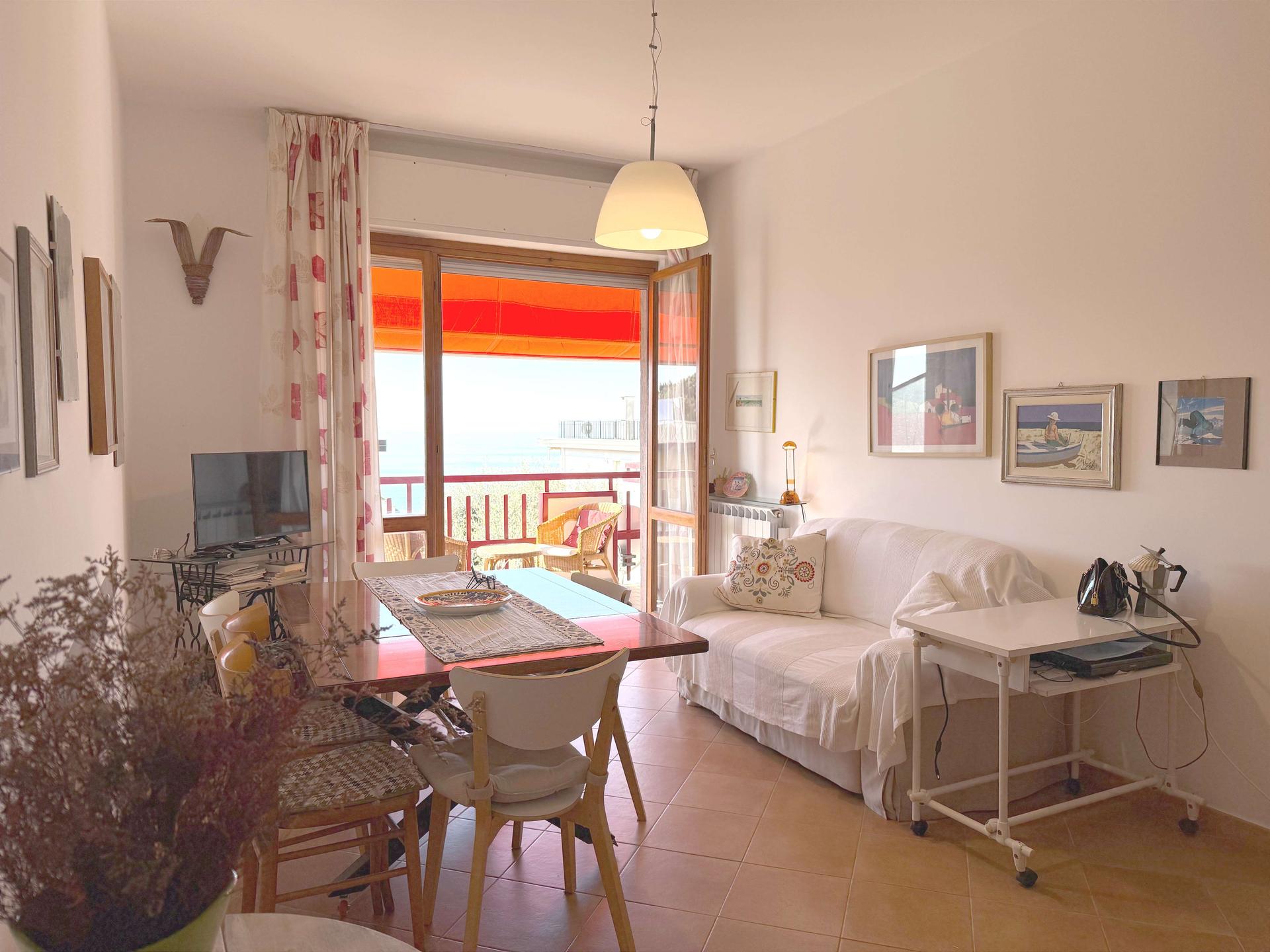 Appartamento in Viale delle Mimose 14, Cogoleto