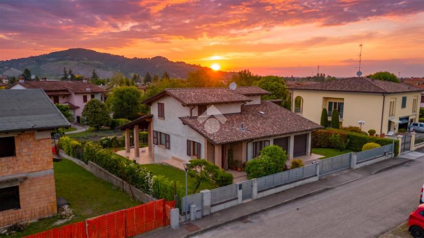 Villa in Via Beatrice da Lorena 6, Canossa — foto 3 di 5