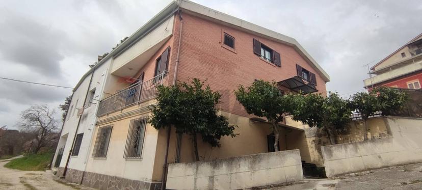 Casa indipendente in Via Basilicata 27, Campobasso — foto 2 di 5