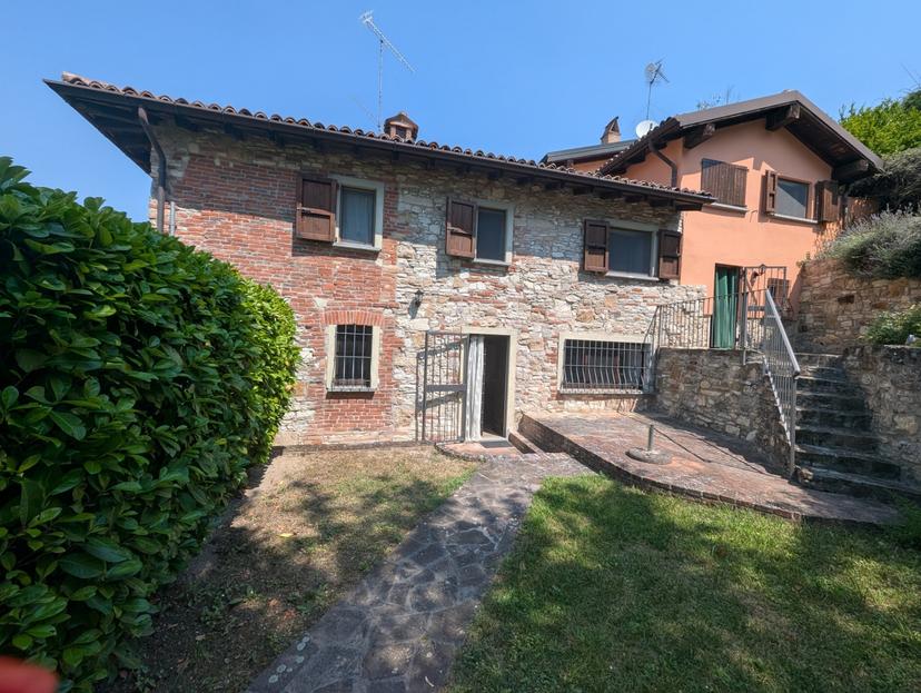 Villa in Via Montecanino, Golferenzo