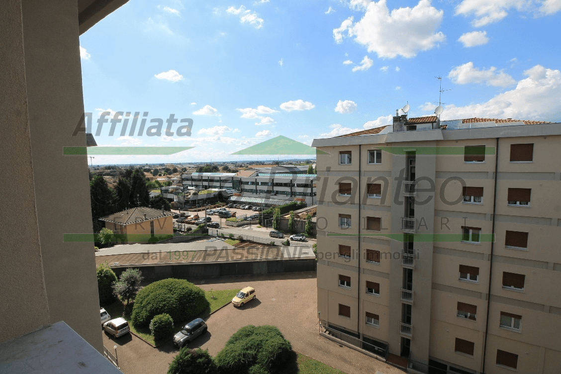 Trilocale in Via Giuseppe Mascherpa, Carate Brianza