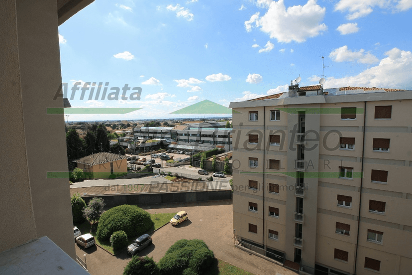 Trilocale in Via Giuseppe Mascherpa, Carate Brianza