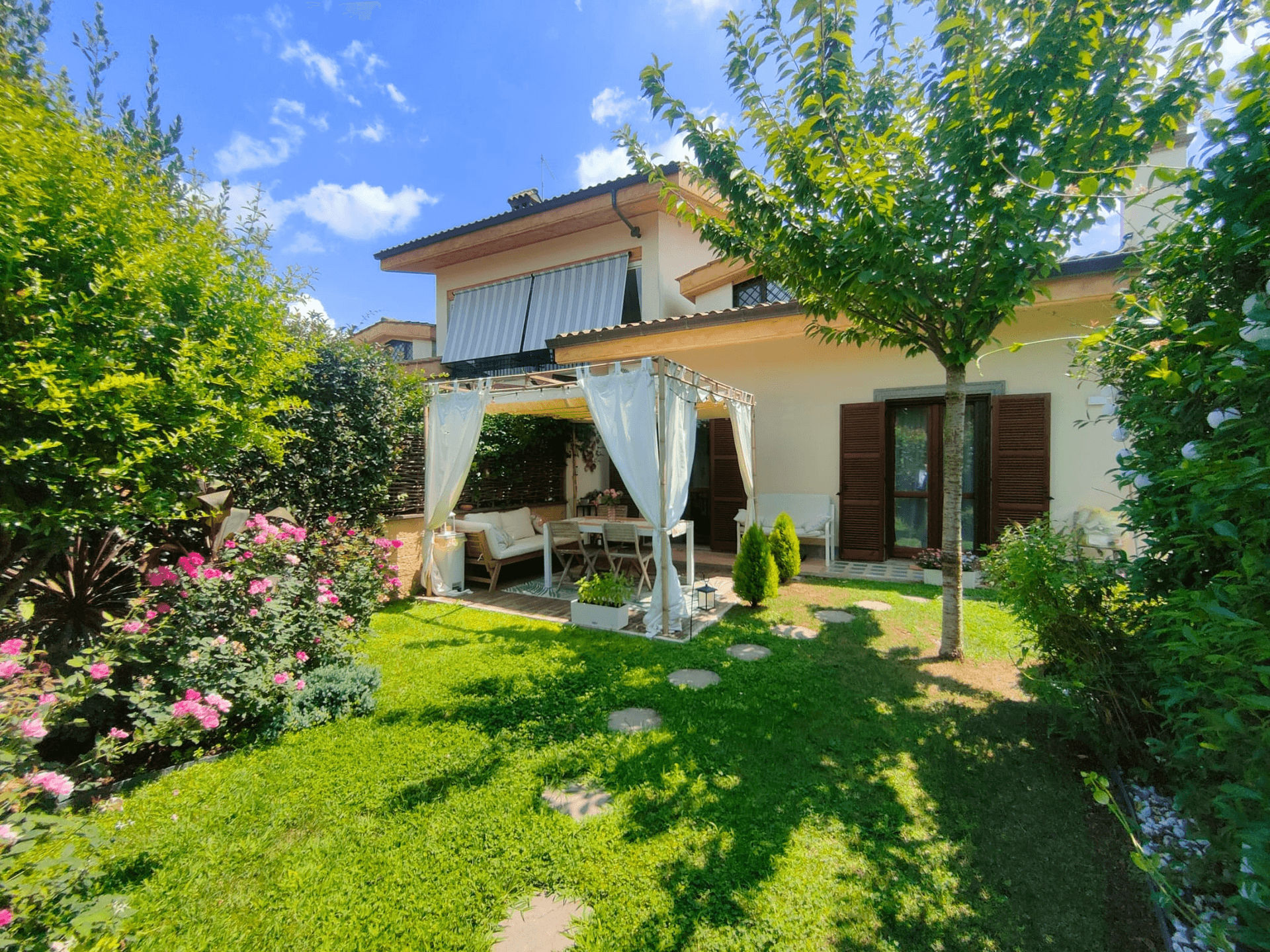 Villa plurifamiliare in Via Vicinale della Macchia, Rocca di Papa