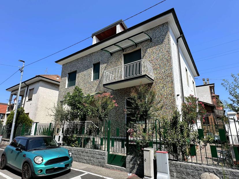 Villa bifamiliare in Via Lamarmora 35, Brugherio — foto 4 di 5