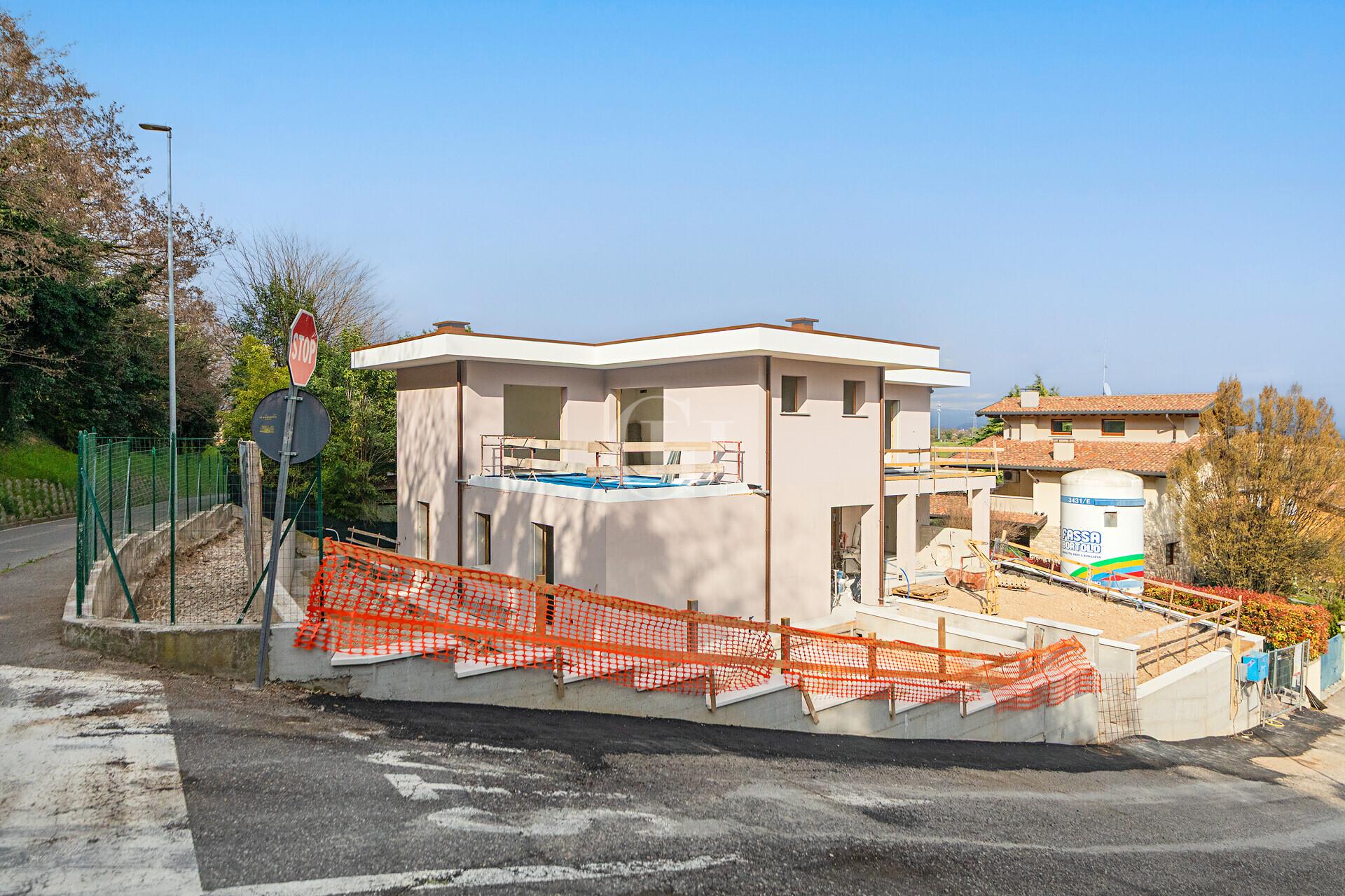 Quadrilocale, Desenzano del Garda