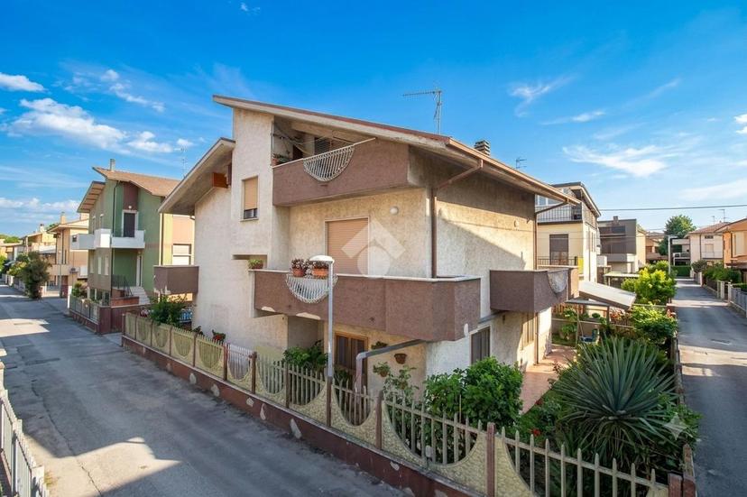 Villa in Via Vomano 12, Città Sant'Angelo — foto 2 di 5