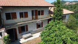 Casa indipendente in Fr. Cappio, Strona