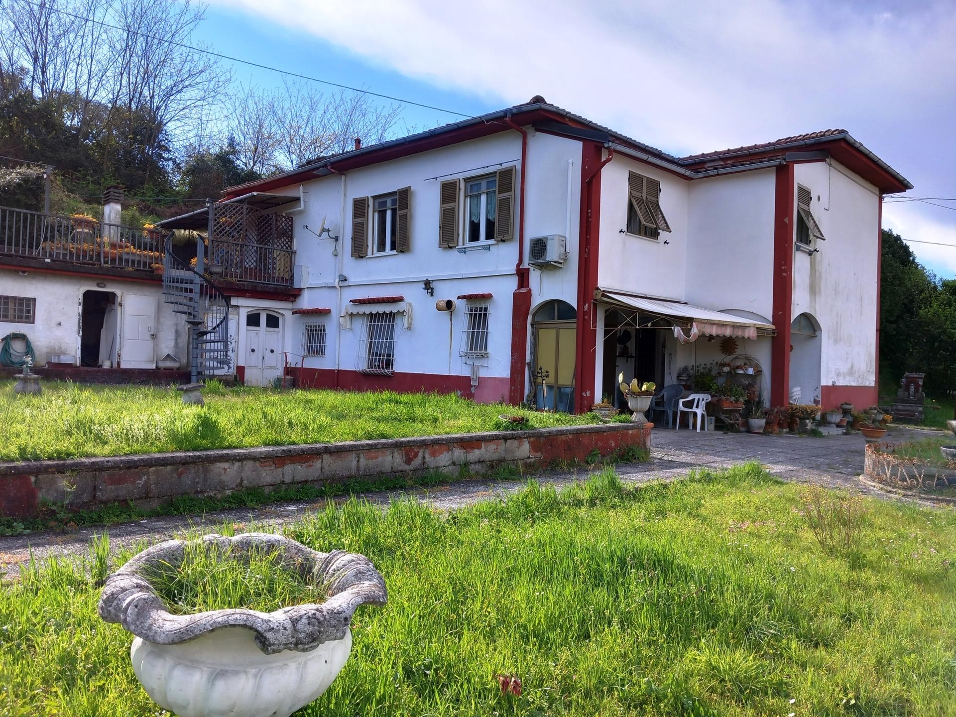 Villa a schiera, Vezzano Ligure