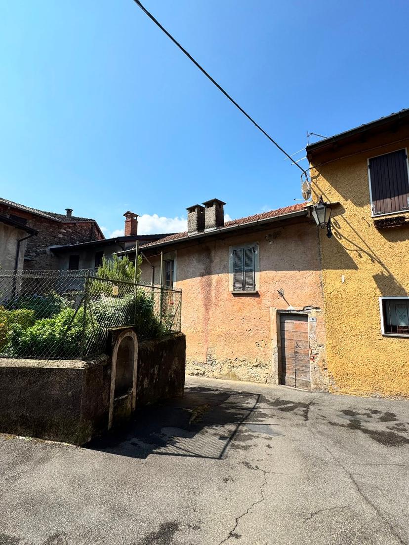 Casa indipendente, Montegrino Valtravaglia — foto 4 di 5