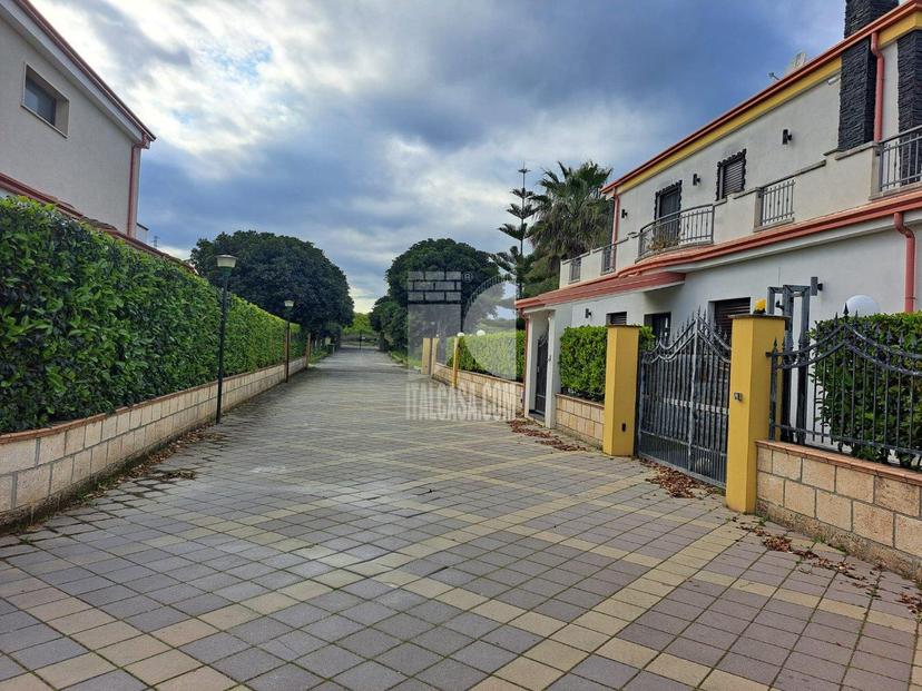 Villa in Via dei Melograni, Crotone — foto 3 di 5