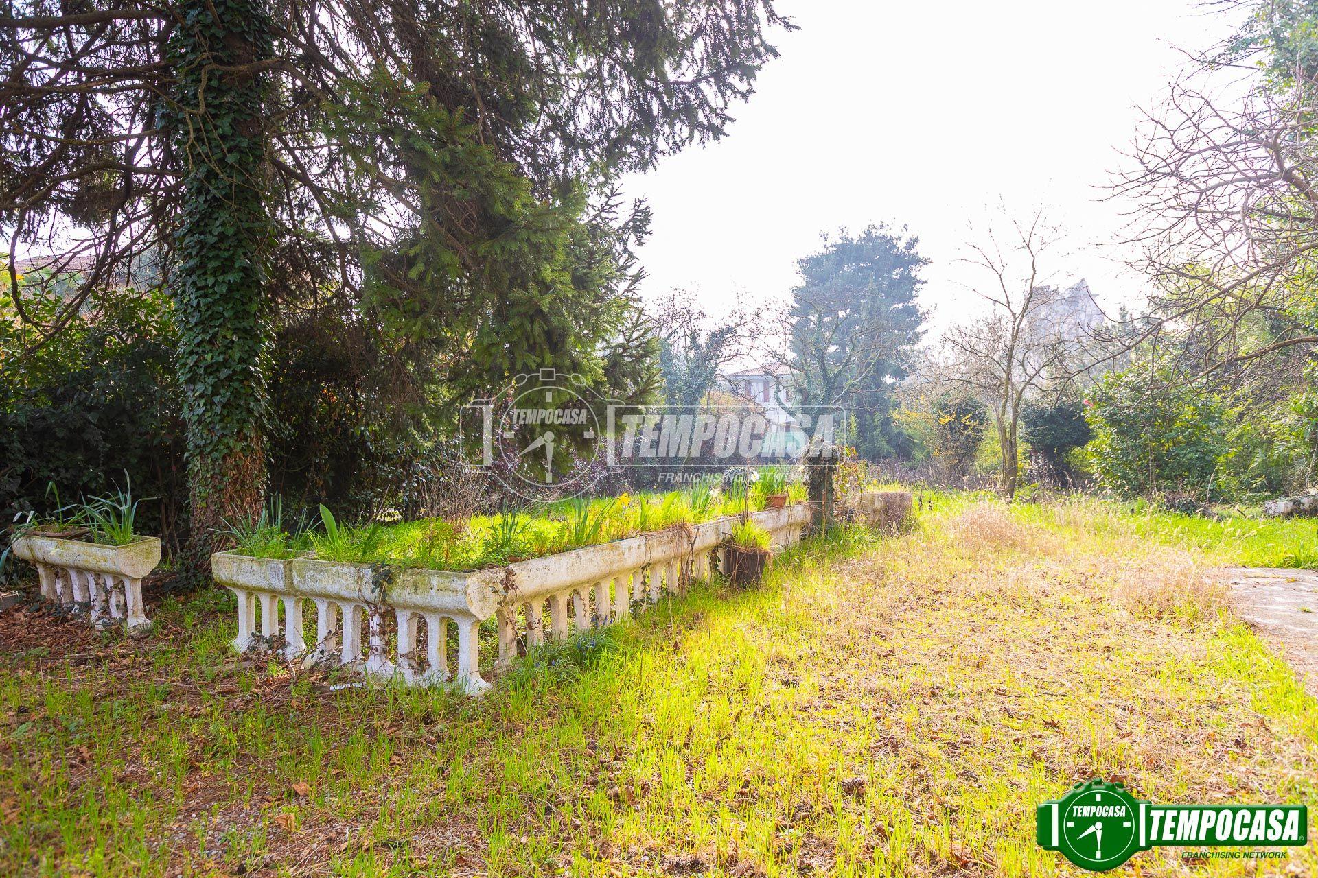 Casa indipendente in Via Castellanza, Busto Arsizio