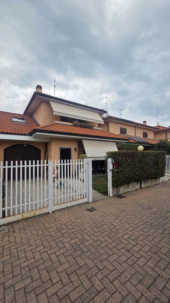 Villa a schiera in Via Stelvio 12, Arconate — foto 4 di 5