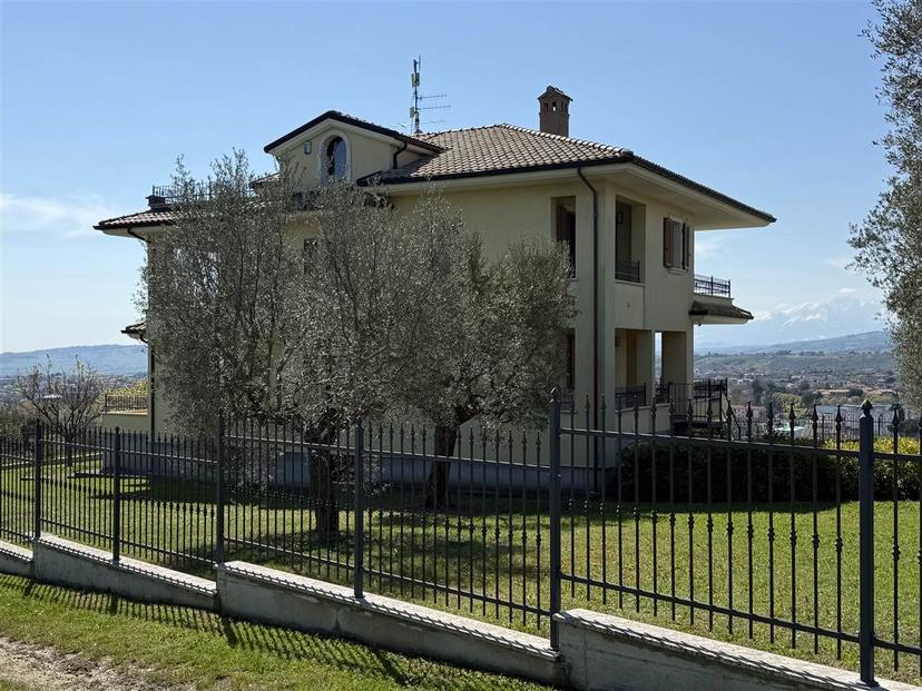 Villa, Sant'Egidio alla Vibrata — foto 3 di 5