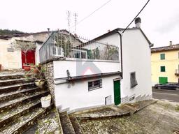 Porzione di casa, Portico e San Benedetto