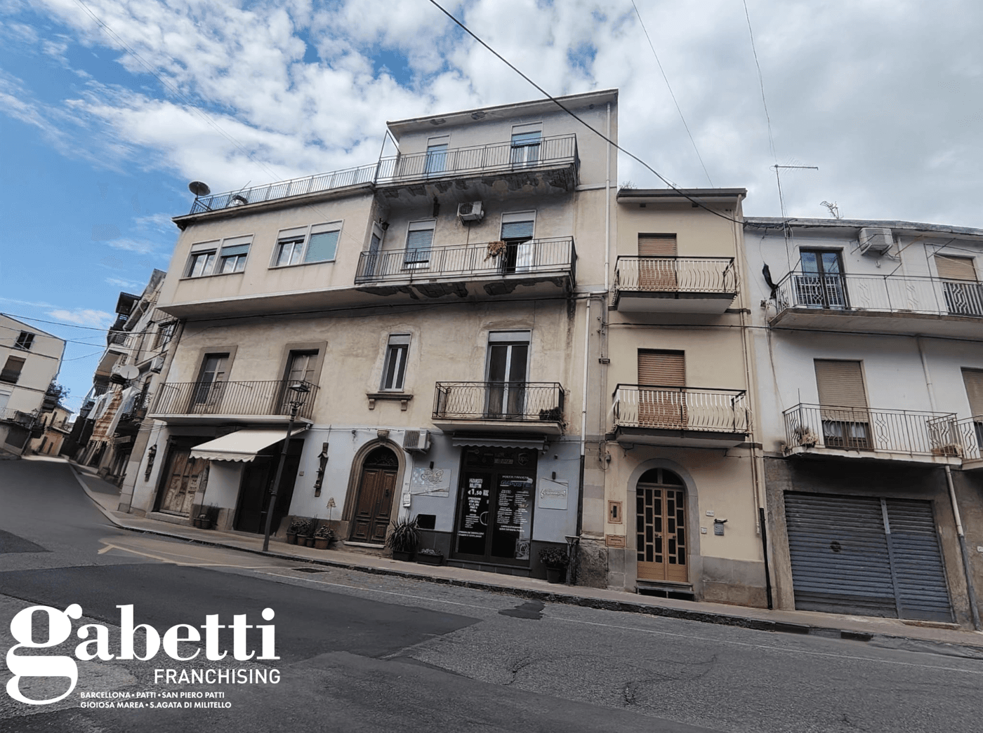 Appartamento in Via Roma  35, San Piero Patti