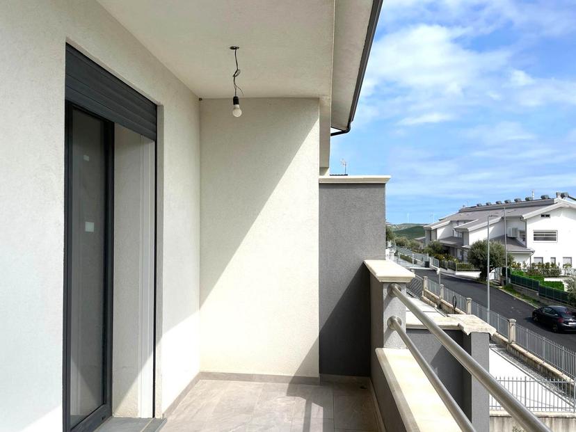 Villa bifamiliare in Viale Fiume Mesima, Catanzaro — foto 4 di 5