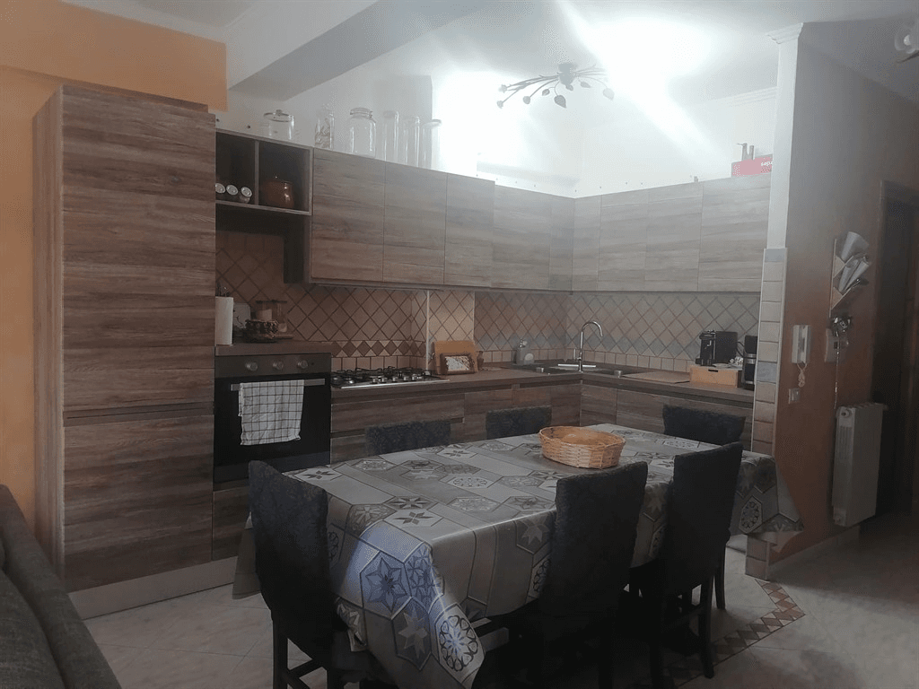 Appartamento in Via Frascati, Colonna
