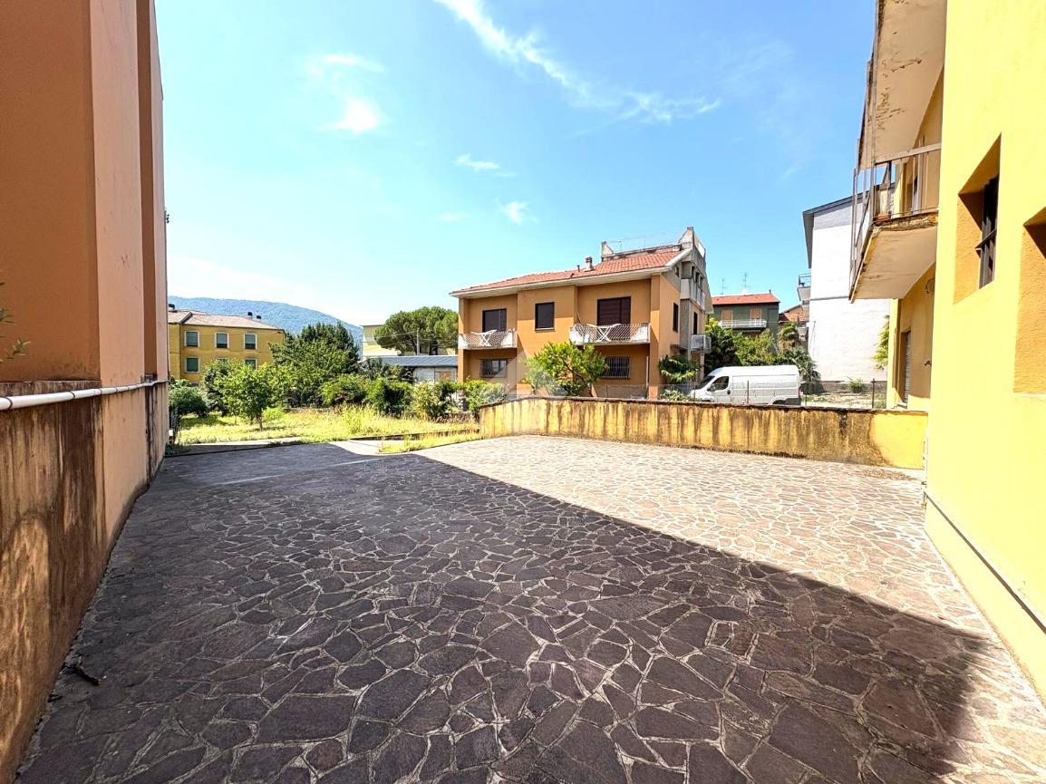 Quadrilocale in Corso Europa 10, Calolziocorte