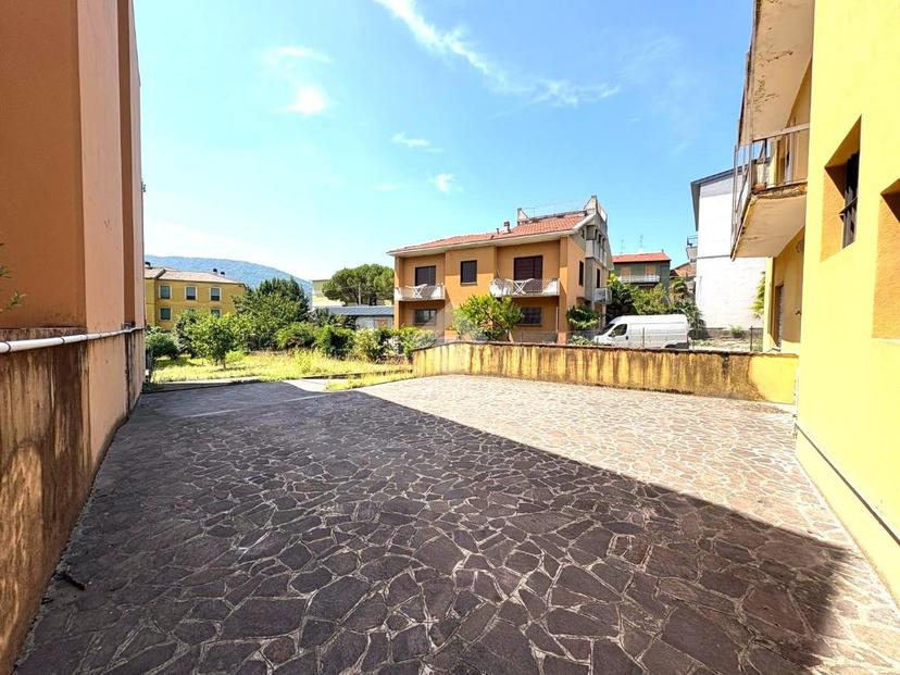 Bilocale in Corso Europa 10, Calolziocorte