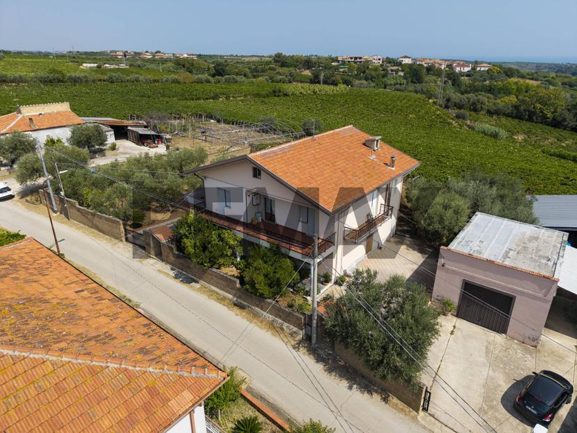 Villa in Via Colle di Campli 16, Tollo — foto 3 di 5