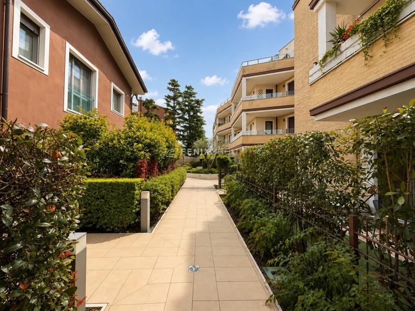 Quadrilocale in Via Silvio Pellico 18a, Monza — foto 2 di 5