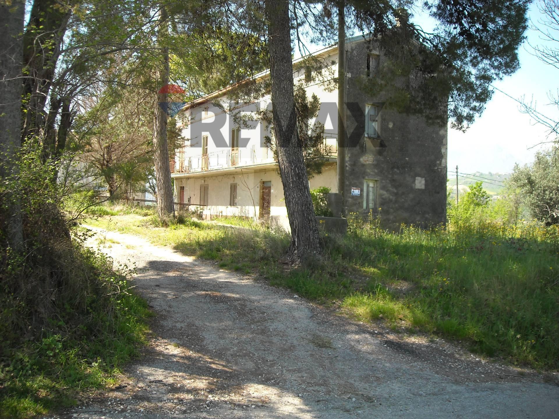 Rustico, Casoli