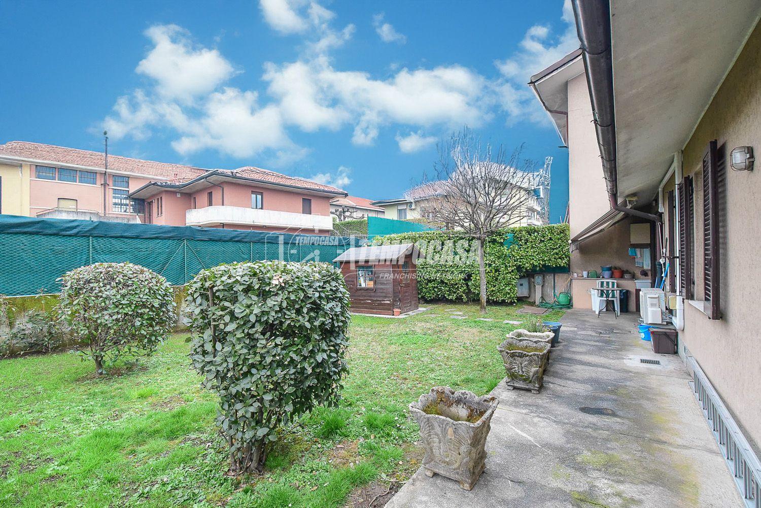 Villa in Via Lecco, Erba