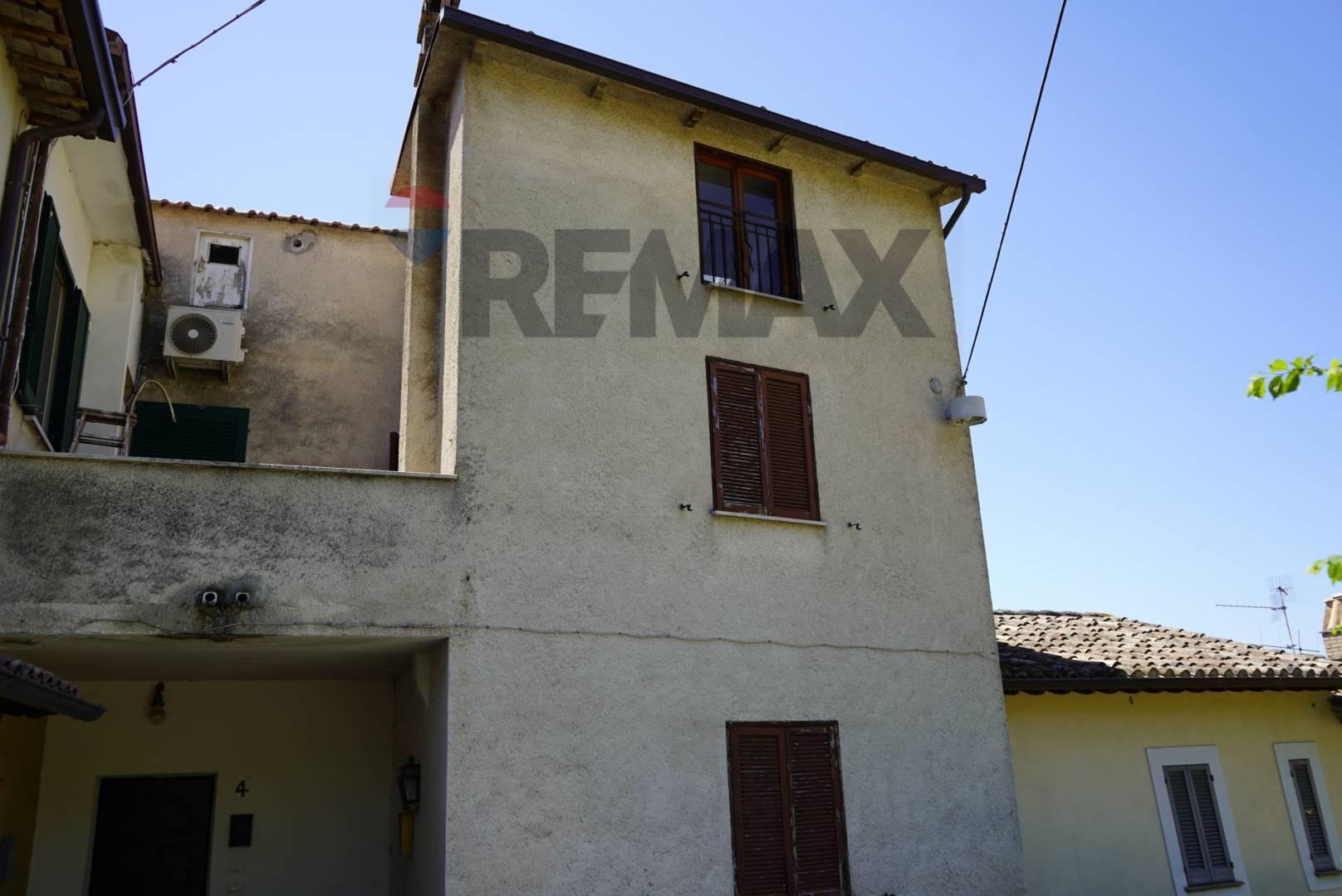 Casa indipendente in Via Leonardo da Vinci 2, Foligno