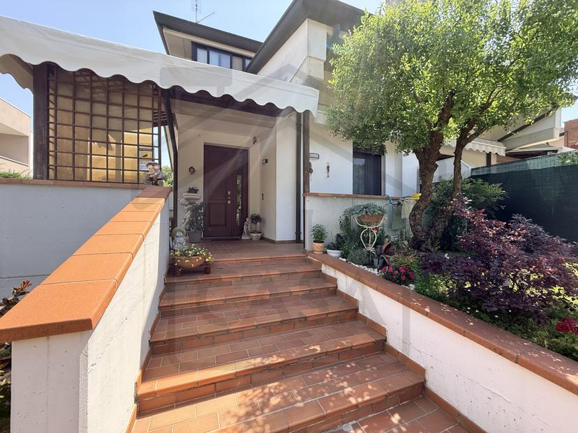 Villa in Via Enrico Bernardi, Abano Terme — foto 2 di 5