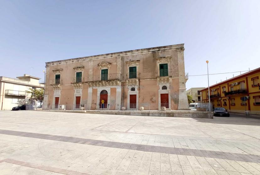 Casa indipendente in Piazza Antonio Brancati, Ispica — foto 2 di 5