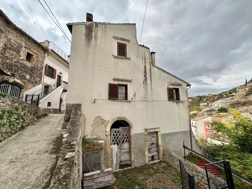 Casa indipendente in Via Vallone Snc, Capestrano — foto 2 di 5