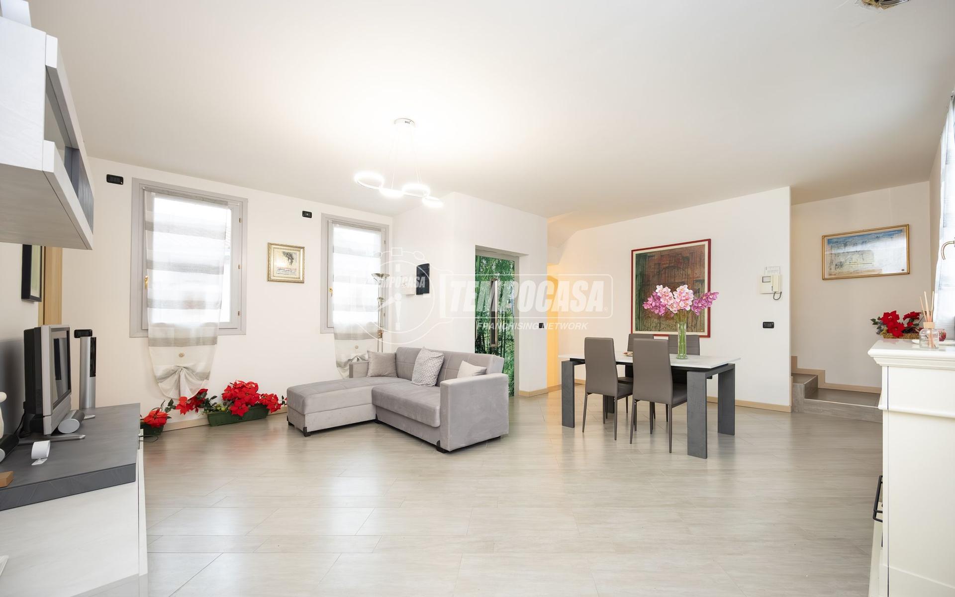 Casa indipendente in Via Sant'Ambrogio, Melzo