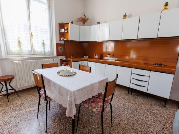 Terratetto plurifamiliare in Strada Dani Maestà 29, Parma — foto 3 di 5