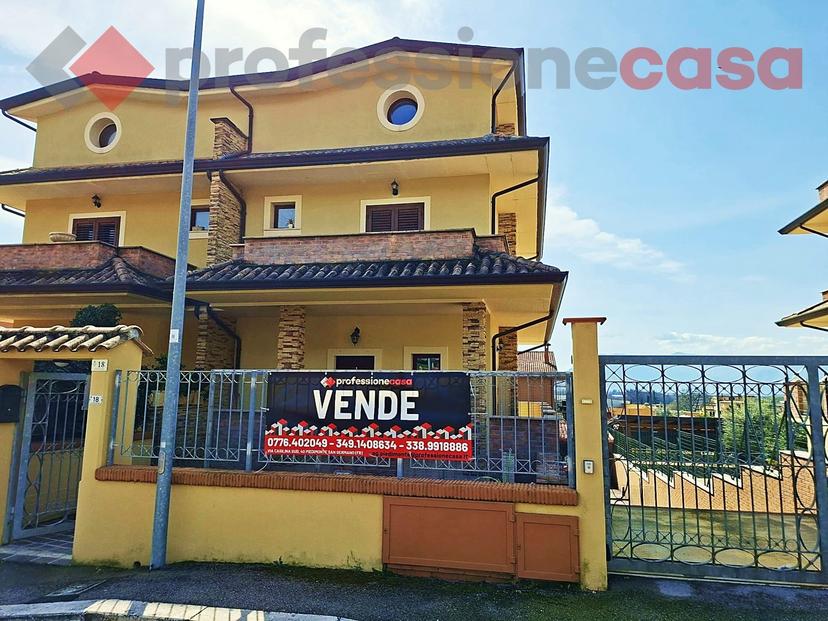 Villa bifamiliare in Viale Leonardo 18, Piedimonte San Germano — foto 3 di 5