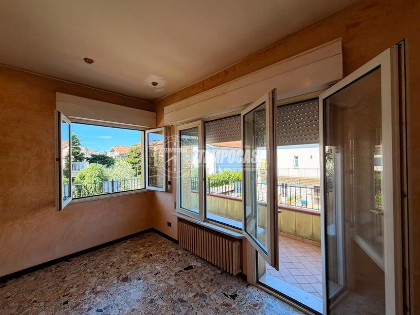 Quadrilocale in Viale Genova, Riccione