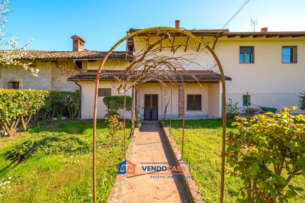 Villa, Busca