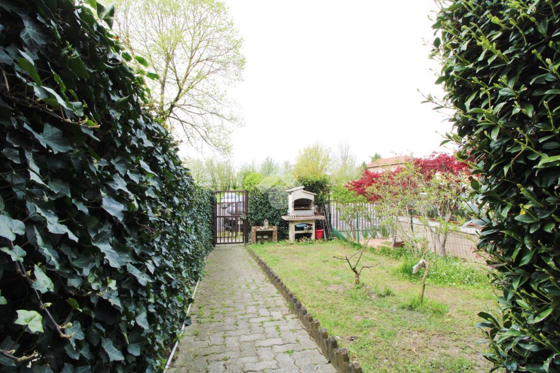 Villa a schiera in Via Enrico Berlinguer 14, Zibido San Giacomo