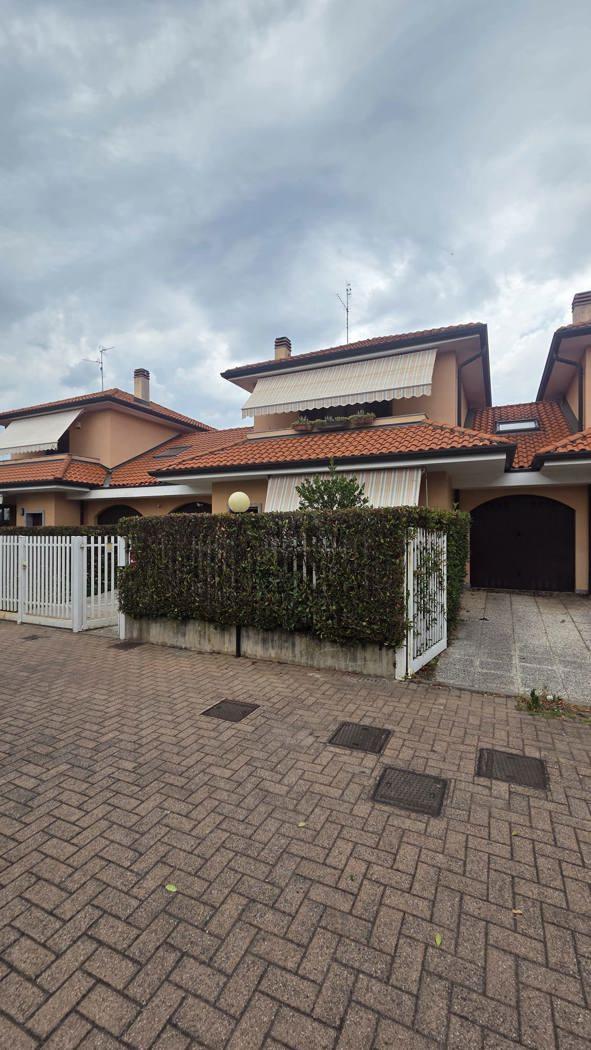 Villa a schiera in Via Stelvio 12, Arconate — foto 3 di 5