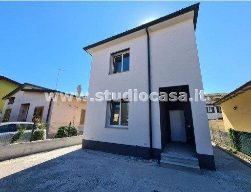 Villa in Via degli Umiliati, Caravaggio — foto 3 di 5