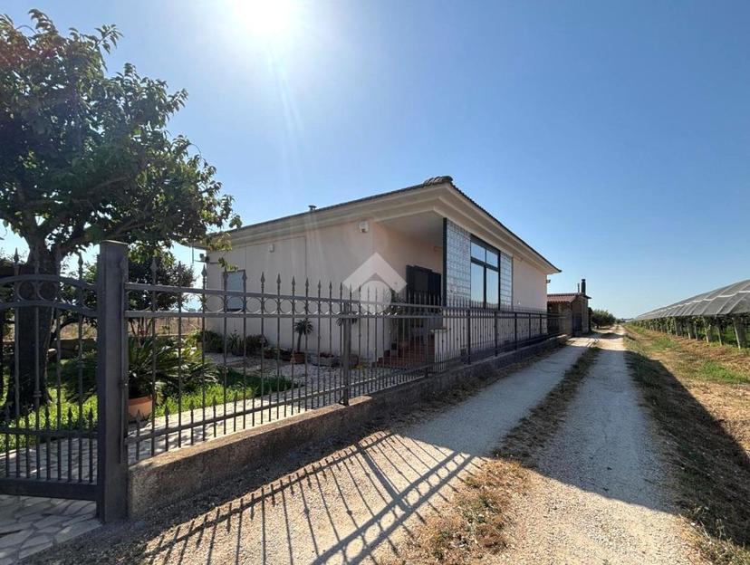 Casa indipendente in Via Enrico Toti 51, Cisterna di Latina