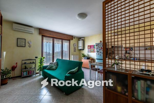 Bilocale in Via C. Colombo 26, Dalmine — foto 3 di 5
