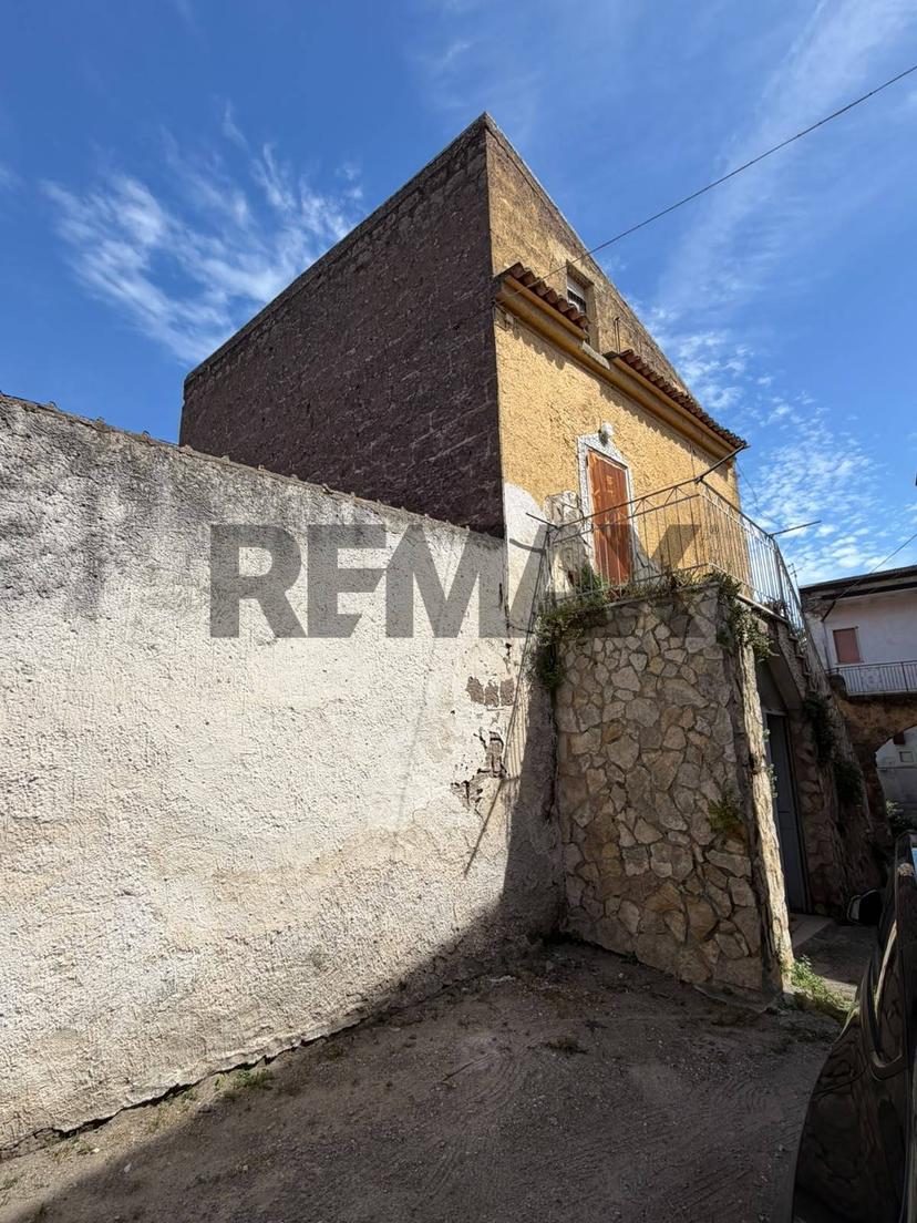 Casa indipendente in Vicolo Carità 38, Francolise — foto 2 di 5