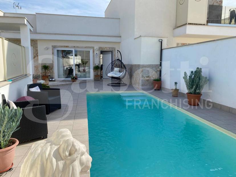 Villa trifamiliare in Via Andrea Gusmai, Trani — foto 5 di 5