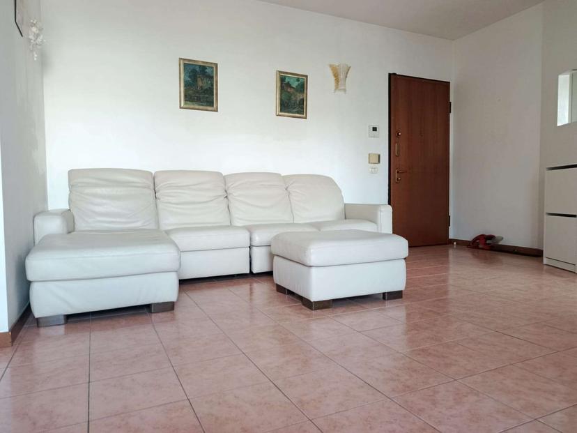 Stanza in casa indipendente, Desio