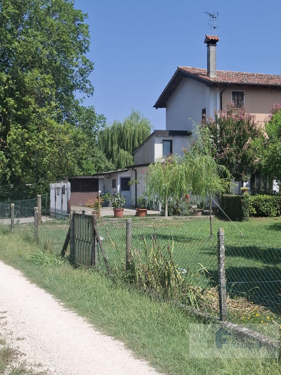Villa a schiera in Via per Meolo 11, Roncade