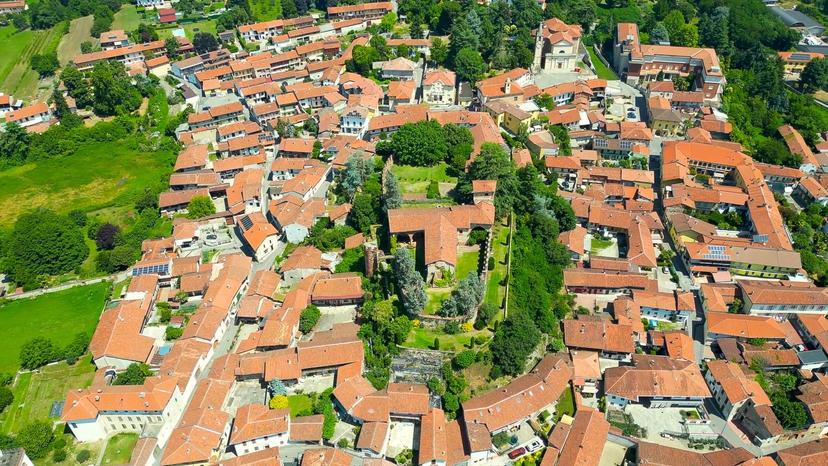Castello in Via Duchessa Jolanda 8, Moncrivello