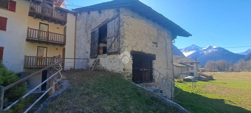 Rustico in Frazione Voueces, Ollomont — foto 2 di 5