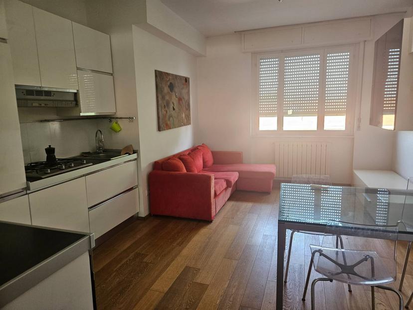Trilocale in Via Santini 48, Parabiago — foto 3 di 5