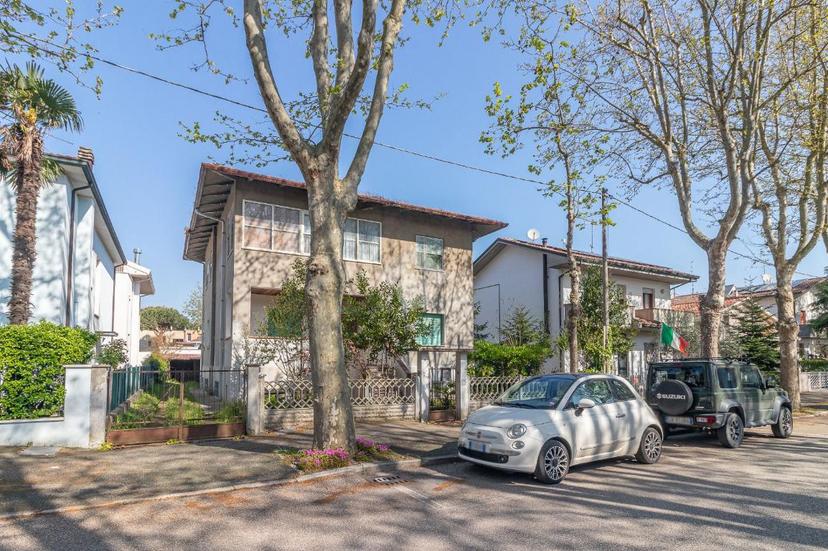 Casa indipendente in Viale C. Menotti 9, Cesenatico — foto 2 di 5