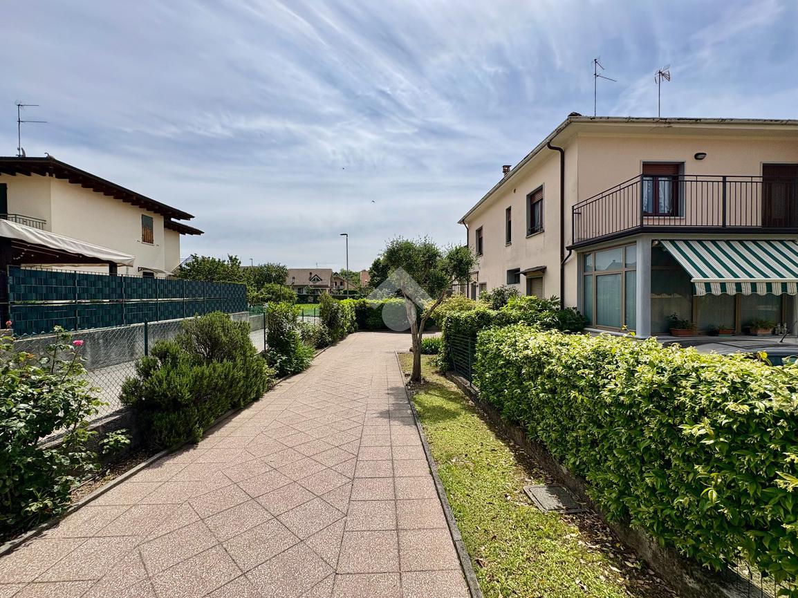 Trilocale in Via Fratelli Cairoli 36, Adro